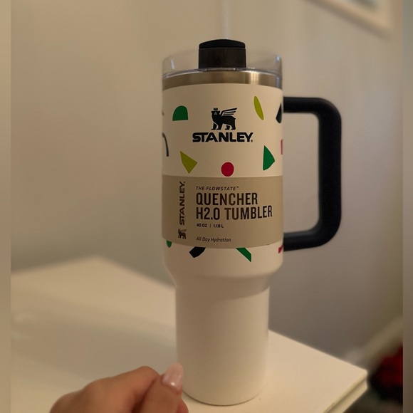 Brand new abstract Stanley 40 oz tumbler - Picture 4 of 5